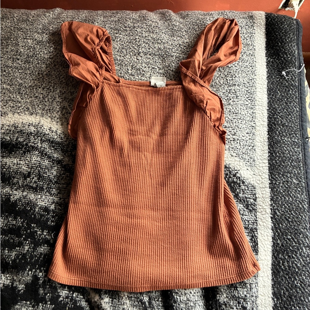 A.N.D. Ruffle sleeve ribbed tank top/blouse, fits a s/m
